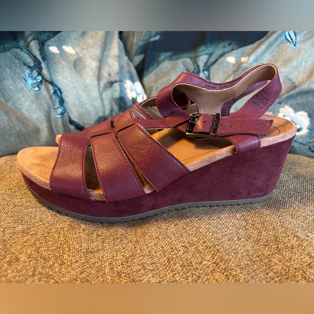 Women's Vionic Plum Wedge Sandals
